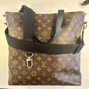 Louis Vuitton Brown Monogram Shoulder Bag/Lock and key, LV key chain, LV ID Tag